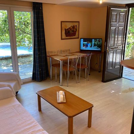 Aliki'S Comfortable Holiday Apartments-Great Location Nisaki  Eksteriør billede